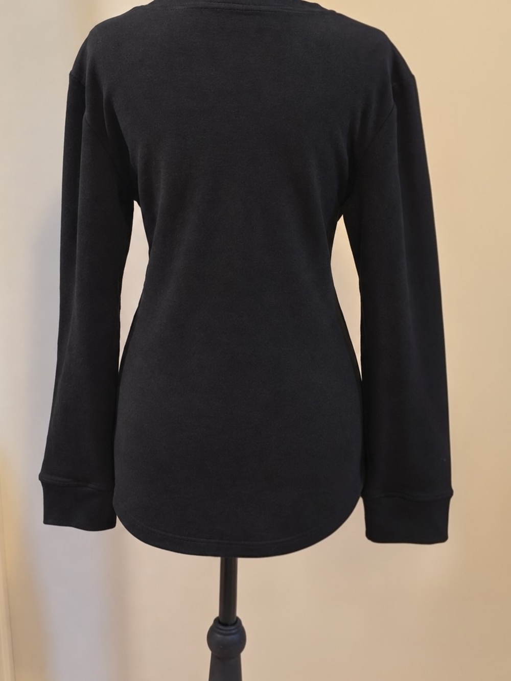 Classic Black Women's Long-Sleeve Crewneck Sweatshirt